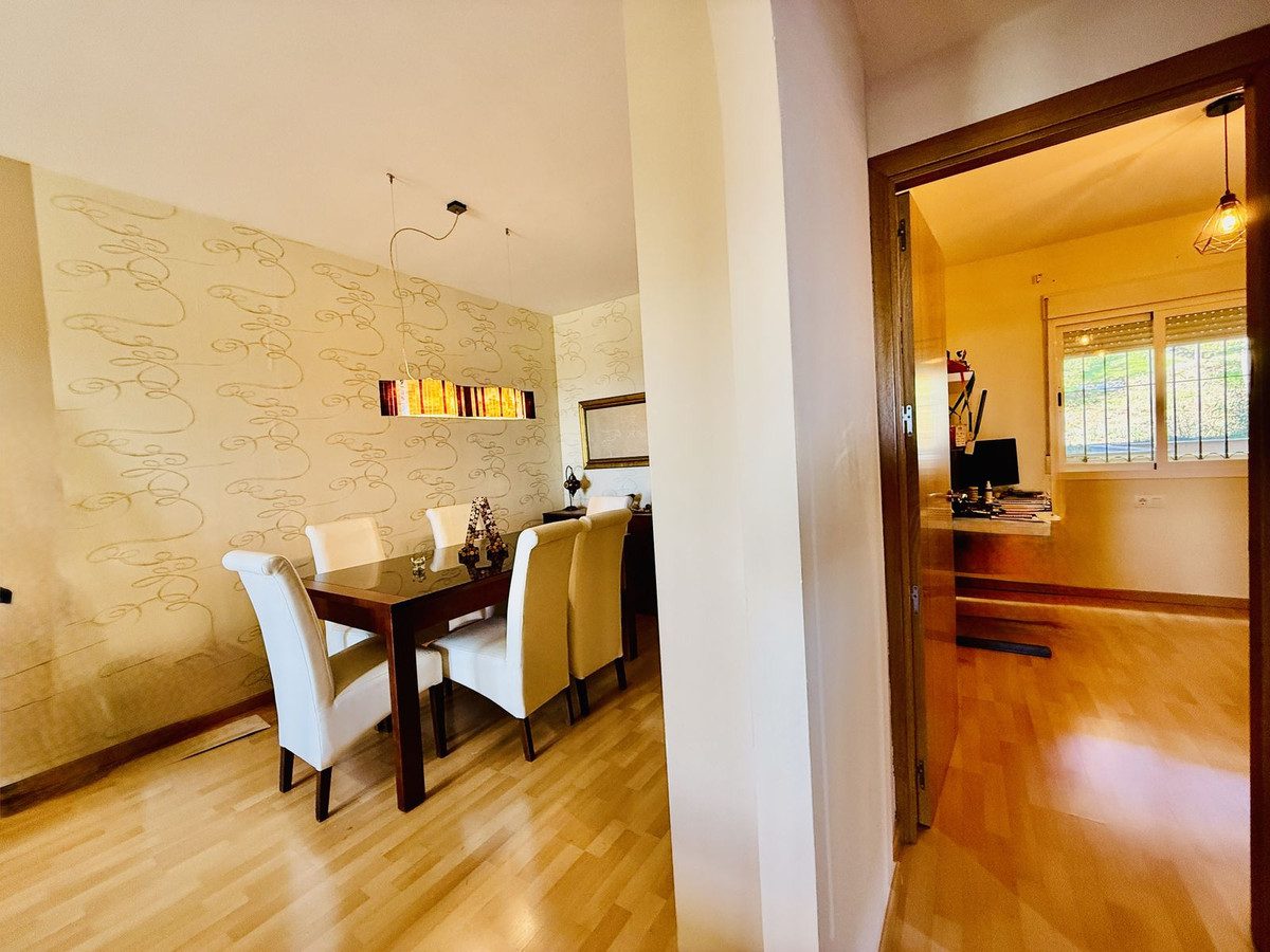 Middle Floor Apartment in Benalmadena, Costa del Sol – 2 beds – 320000 € - photo 7 of 19