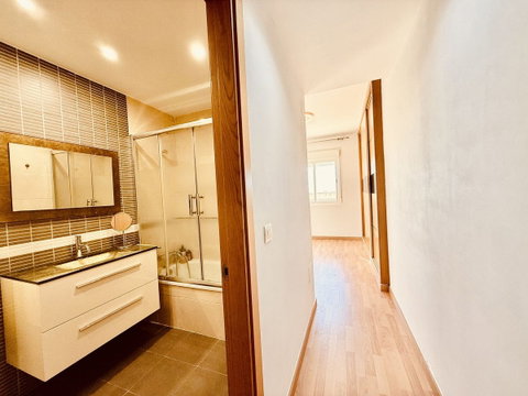 Middle Floor Apartment in Benalmadena, Costa del Sol – 2 beds – 320000 € - photo 15 of 19