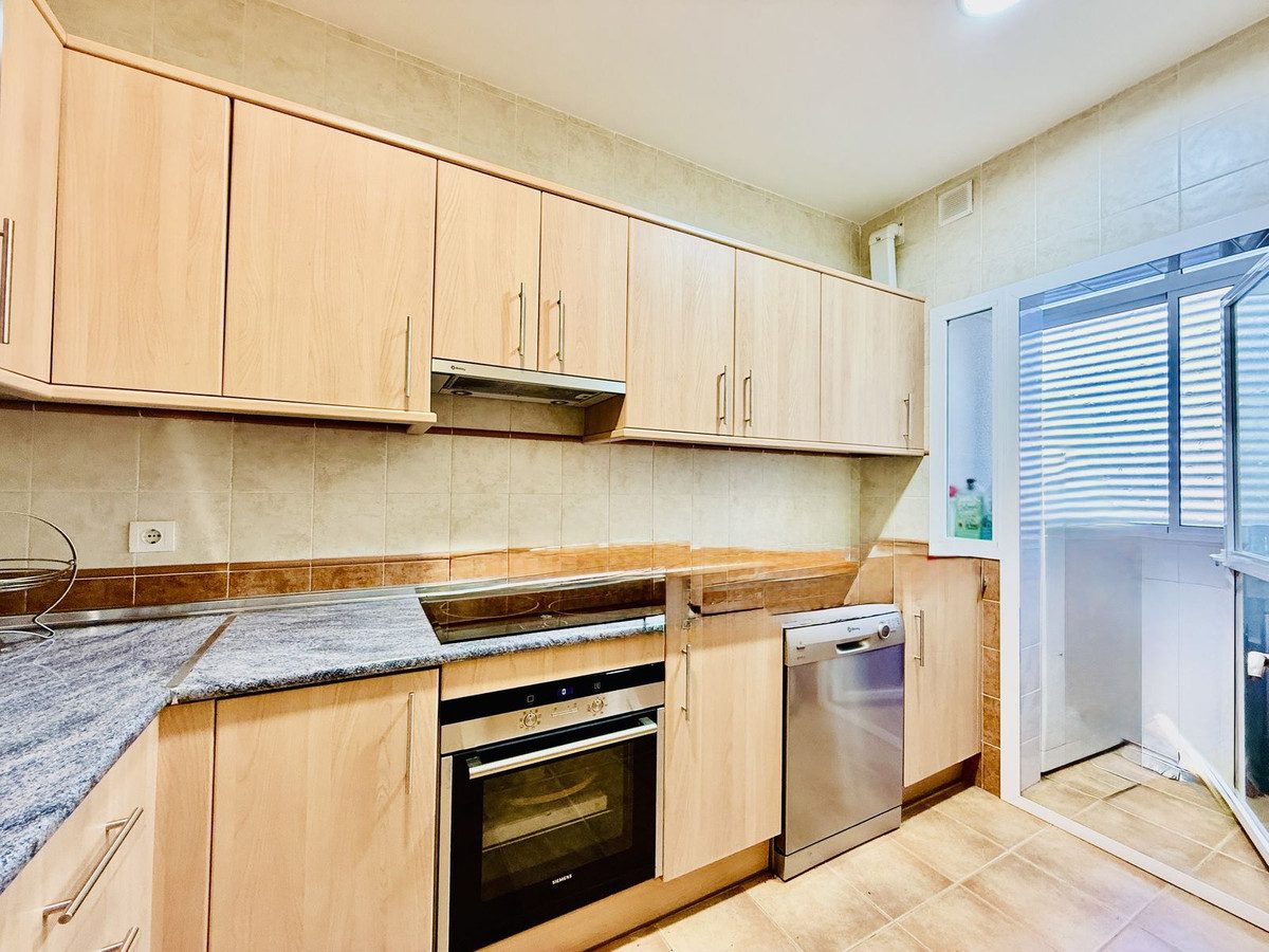 Middle Floor Apartment in Benalmadena, Costa del Sol – 2 beds – 320000 € - photo 16 of 19
