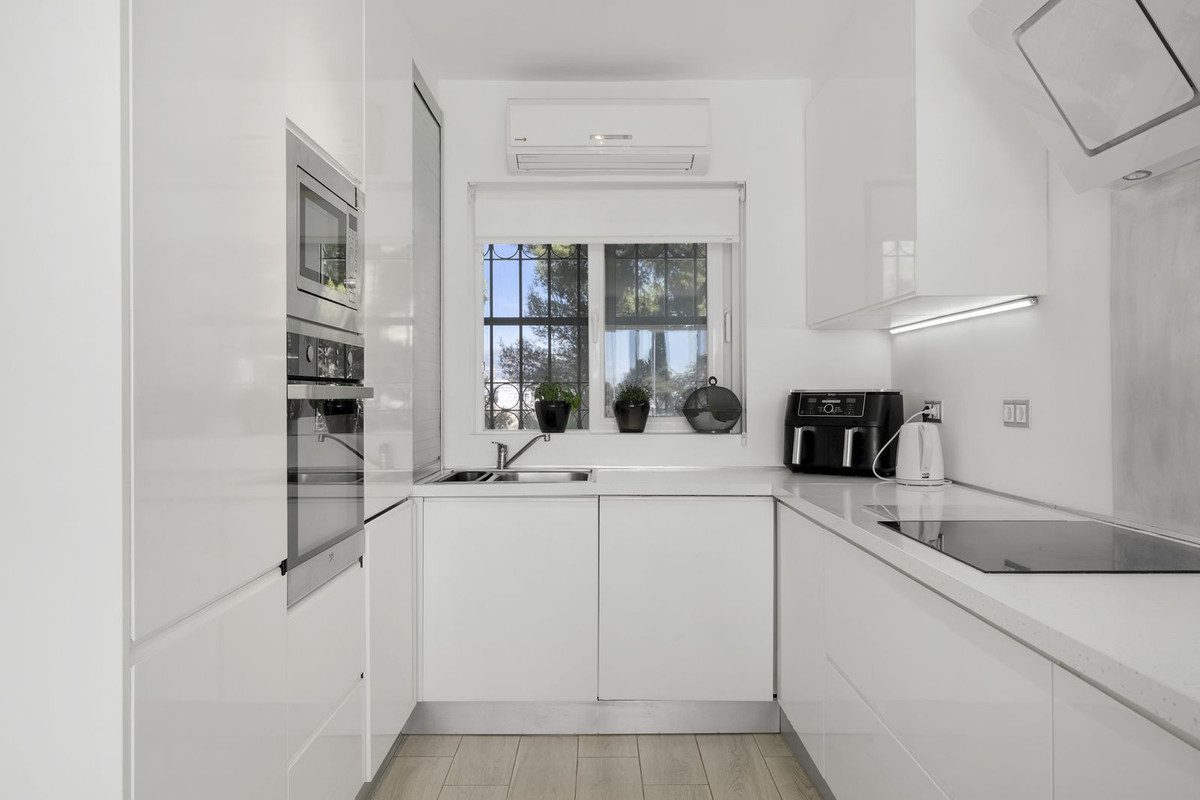 Ground Floor Apartment in Mijas, Costa del Sol – 2 beds – 375000 € - photo 10 of 38