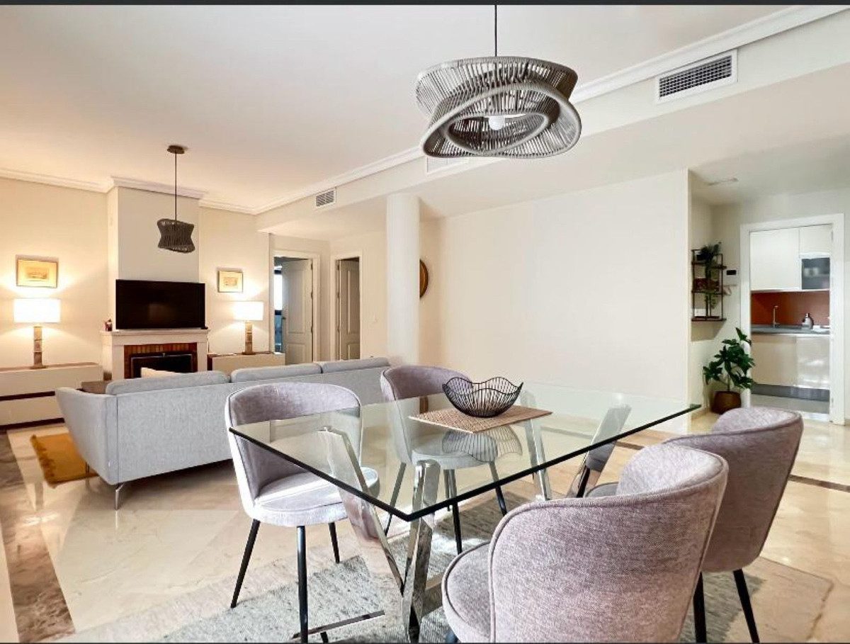 Ground Floor Apartment in Marbella, Costa del Sol – 2 beds – 645000 € - photo 3 of 34