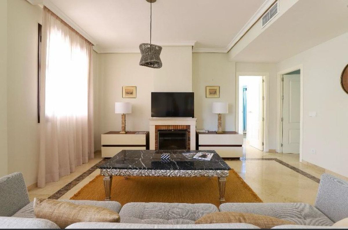 Ground Floor Apartment in Marbella, Costa del Sol – 2 beds – 645000 € - photo 8 of 34