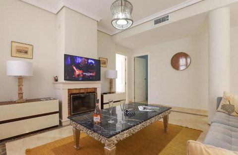 Ground Floor Apartment in Marbella, Costa del Sol – 2 beds – 645000 € - photo 9 of 34
