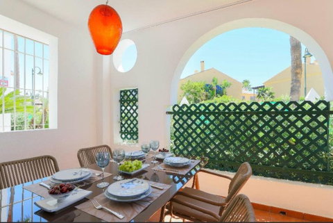Ground Floor Apartment in Marbella, Costa del Sol – 2 beds – 645000 € - photo 10 of 34