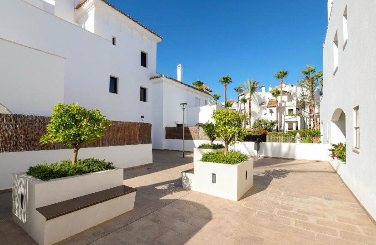 Ground Floor Apartment in Marbella, Costa del Sol – 2 beds – 645000 € - photo 31 of 34