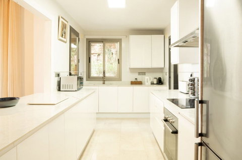 Ground Floor Apartment in Benahavís, Costa del Sol – 3 beds – 630000 € - photo 3 of 38