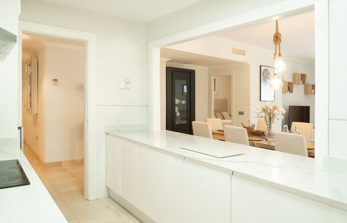 Ground Floor Apartment in Benahavís, Costa del Sol – 3 beds – 630000 € - photo 10 of 38