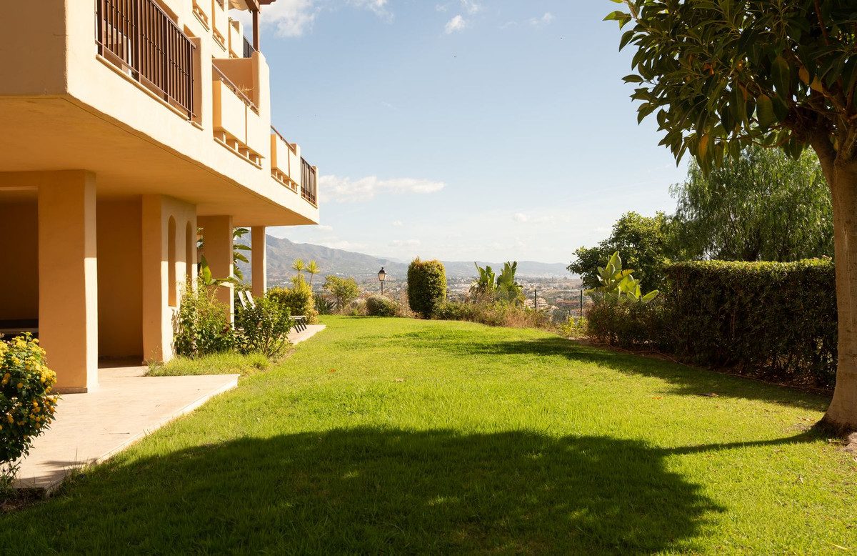 Ground Floor Apartment in Benahavís, Costa del Sol – 3 beds – 630000 € - photo 35 of 38