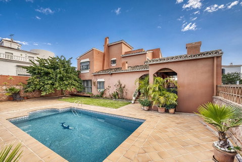 Detached Villa in Marbella, Costa del Sol – 4 beds – 1150000 € - photo 2 of 43