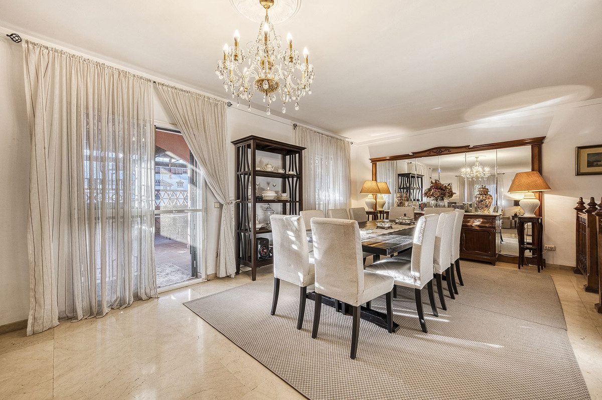 Detached Villa in Marbella, Costa del Sol – 4 beds – 1150000 € - photo 4 of 43