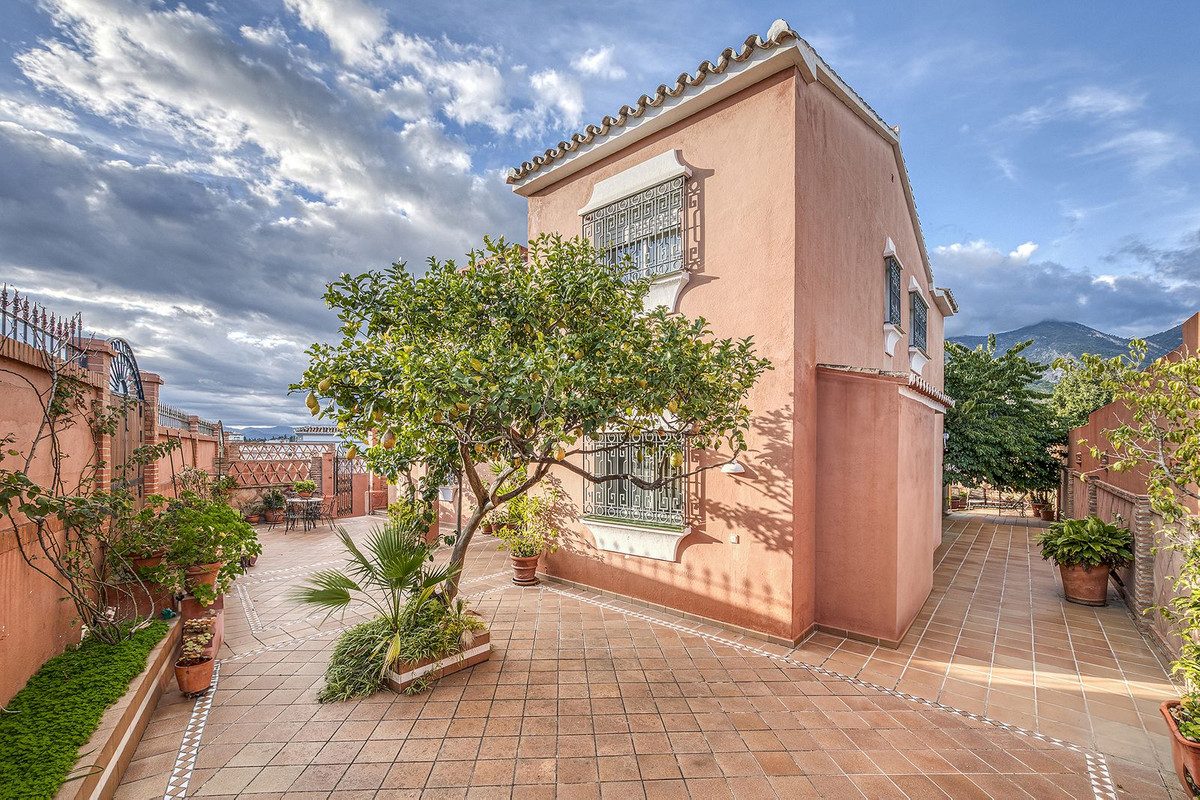 Detached Villa in Marbella, Costa del Sol – 4 beds – 1150000 € - photo 10 of 43
