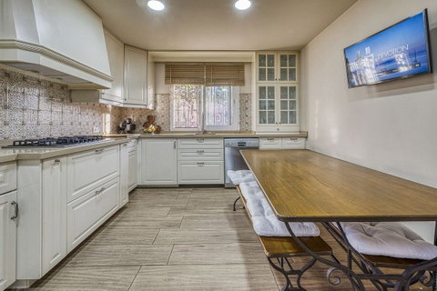 Detached Villa in Marbella, Costa del Sol – 4 beds – 1150000 € - photo 13 of 43
