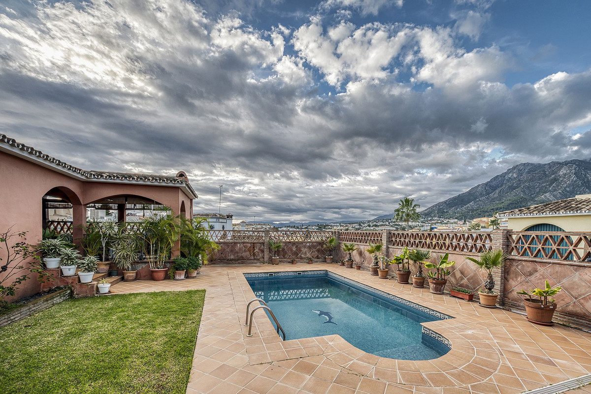 Detached Villa in Marbella, Costa del Sol – 4 beds – 1150000 € - photo 17 of 43