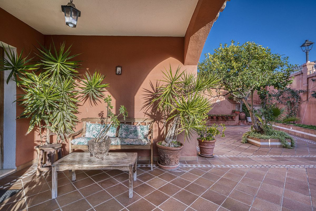 Detached Villa in Marbella, Costa del Sol – 4 beds – 1150000 € - photo 23 of 43
