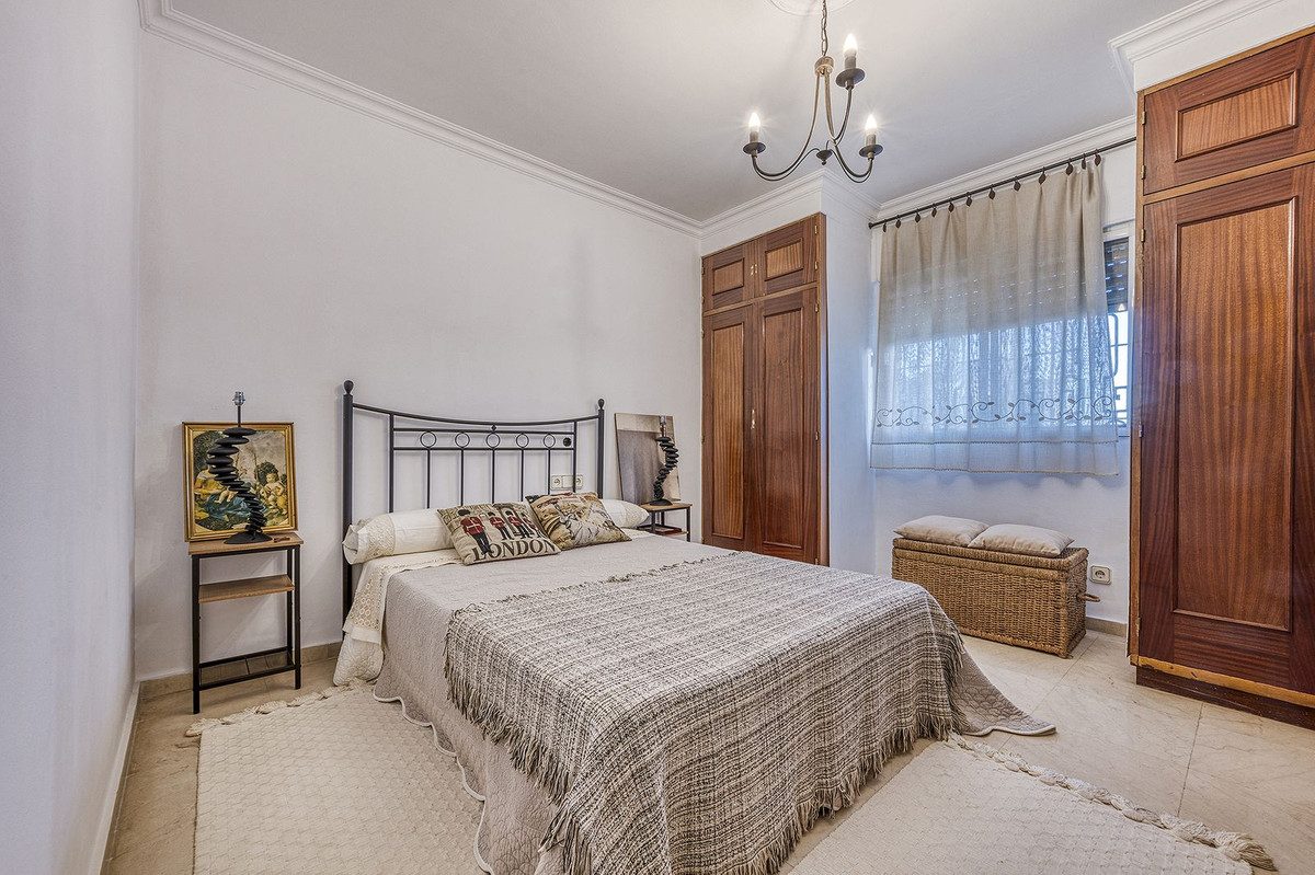Detached Villa in Marbella, Costa del Sol – 4 beds – 1150000 € - photo 31 of 43