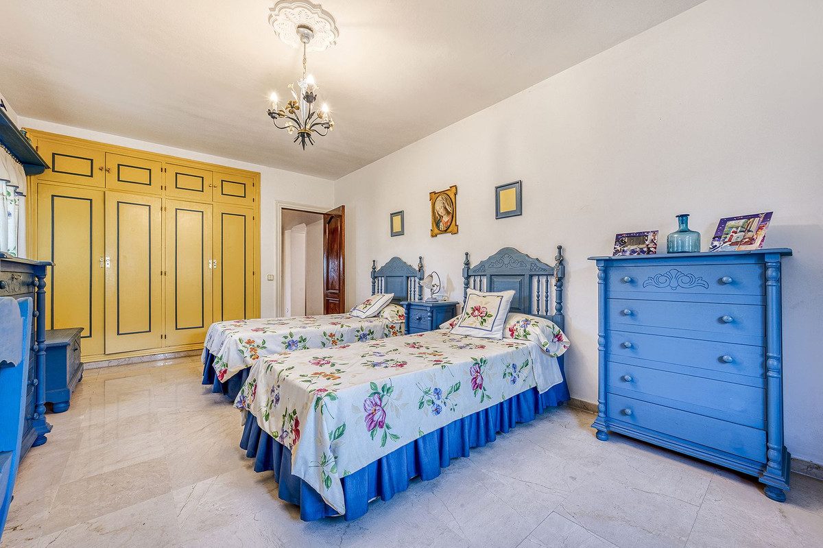 Detached Villa in Marbella, Costa del Sol – 4 beds – 1150000 € - photo 36 of 43