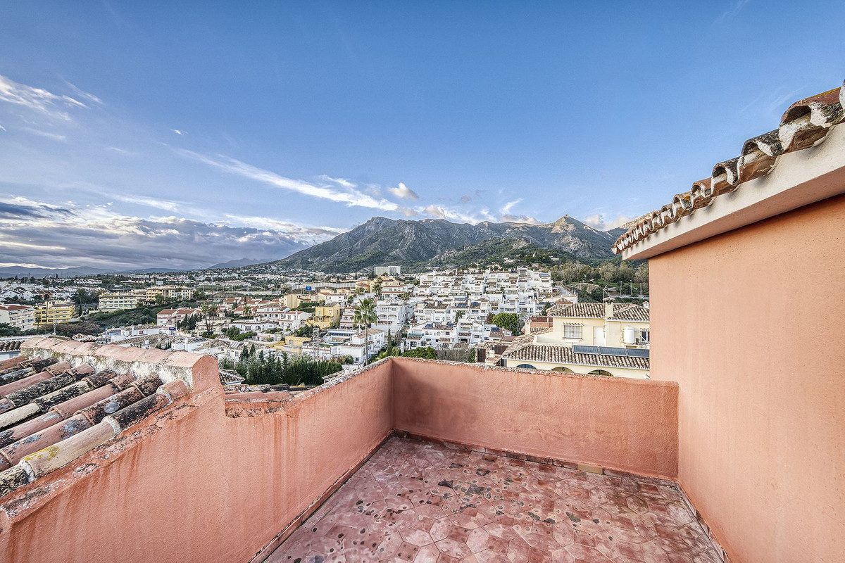Detached Villa in Marbella, Costa del Sol – 4 beds – 1150000 € - photo 37 of 43